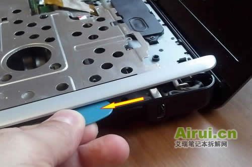 disassemble-dell-laptop-22.jpg